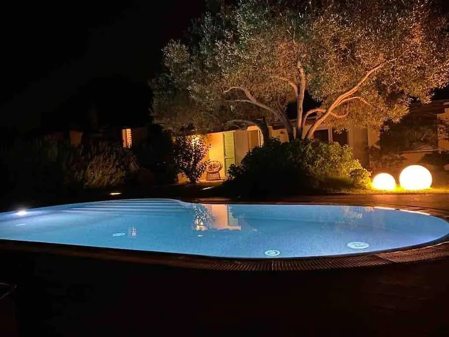 Villa Con Piscina Sulla Spiaggia Di Porto Giunco. Notteri Italien