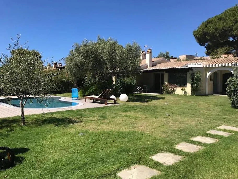 Villa Con Piscina Sulla Spiaggia Di Porto Giunco. Notteri